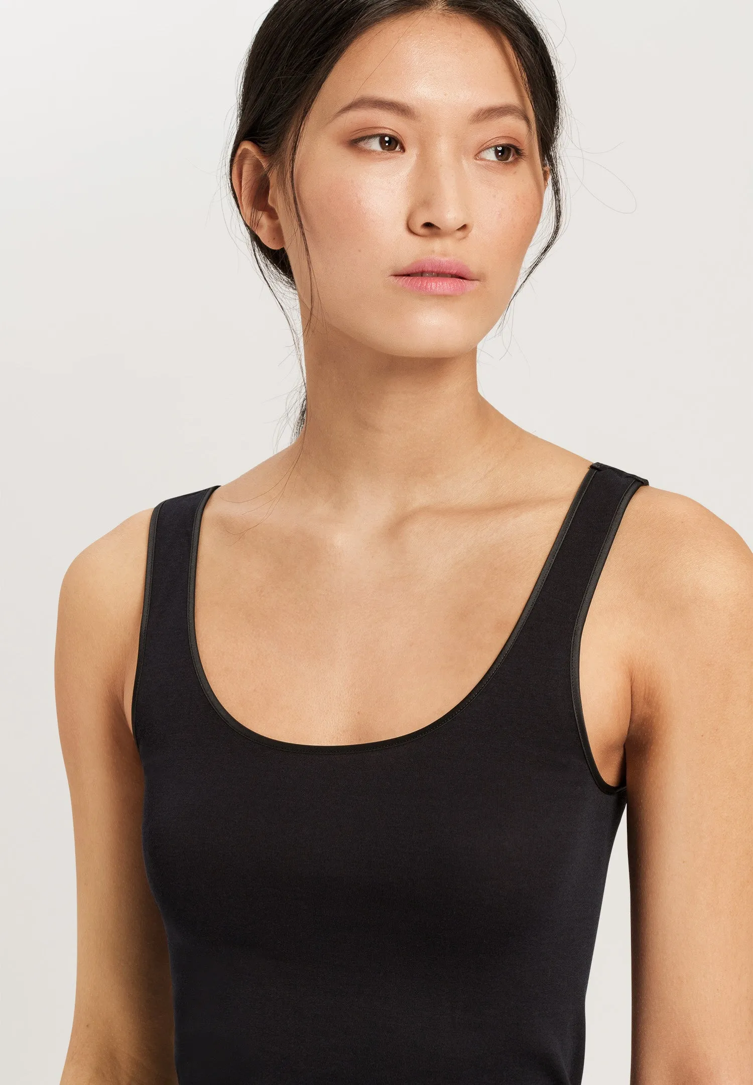 Cotton Seamless Round Neck Cotton Tank Top | Black 71604-019