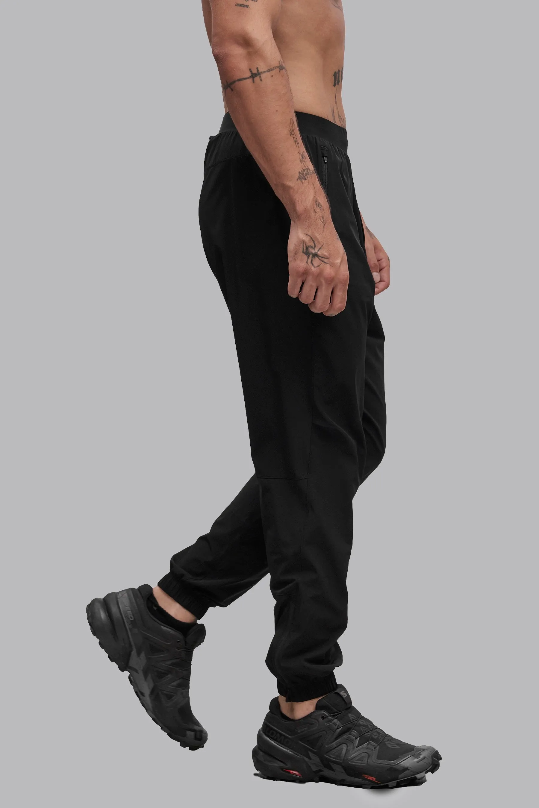 V_LYTE TAPERED JOGGERS - Black