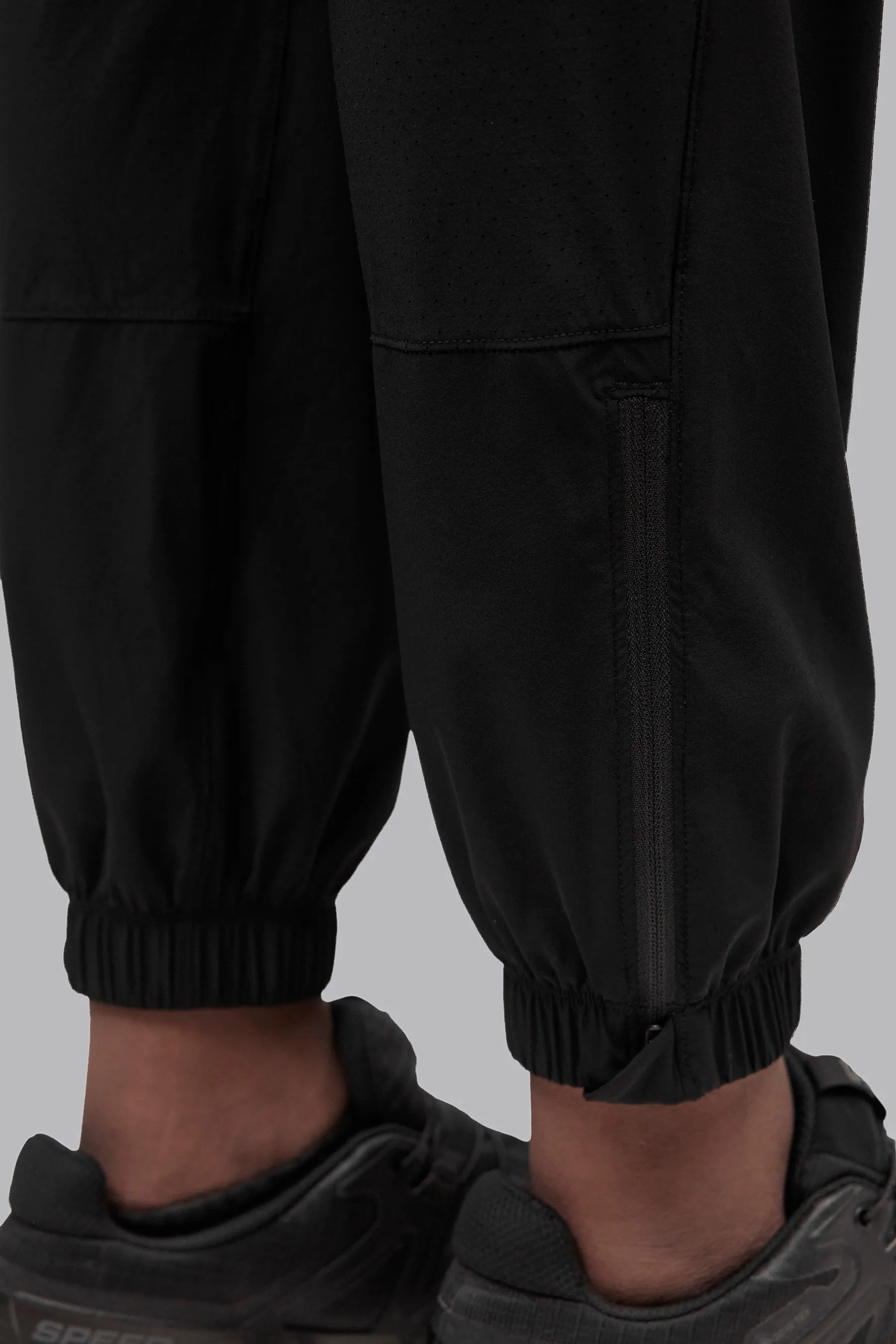 V_LYTE TAPERED JOGGERS - Black