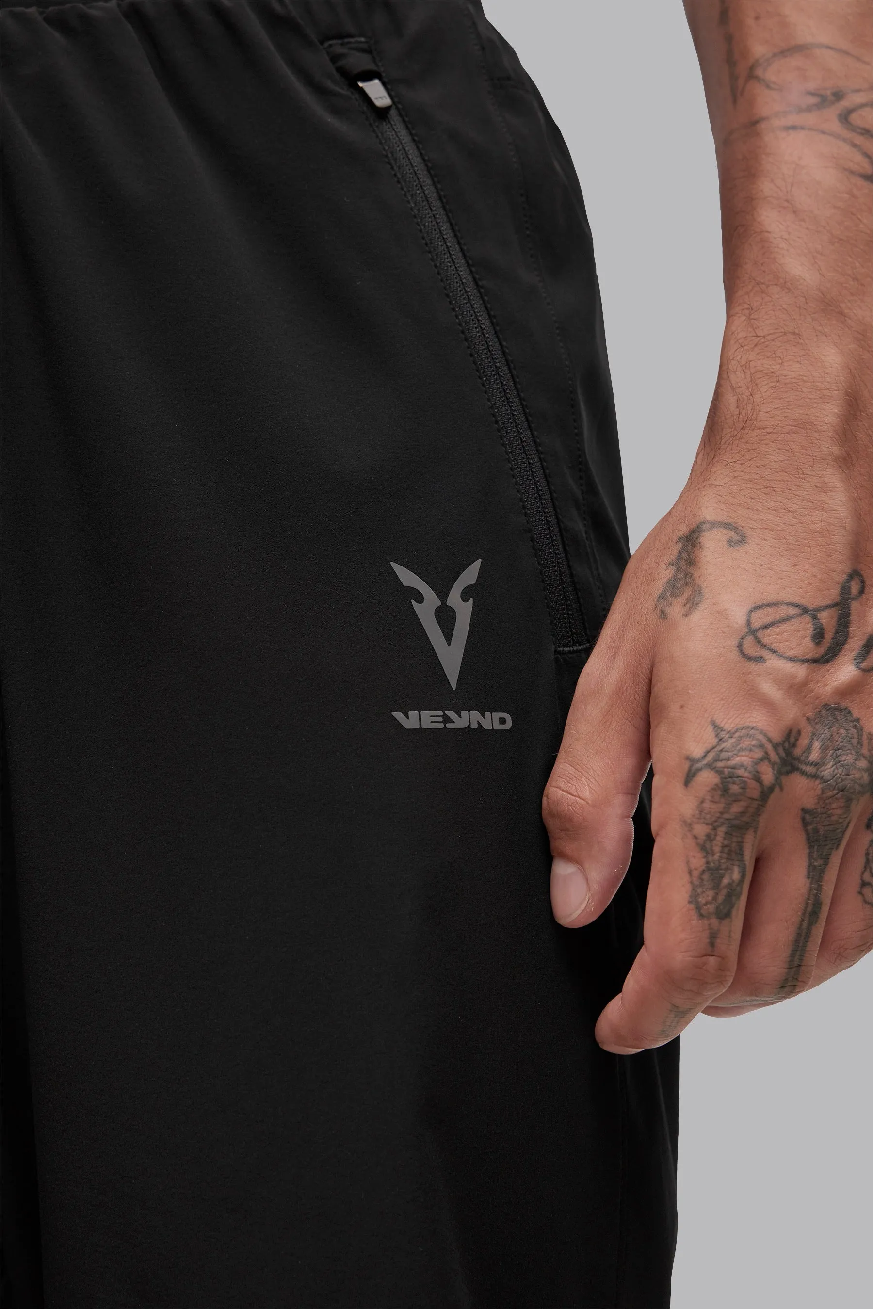 V_LYTE TAPERED JOGGERS - Black