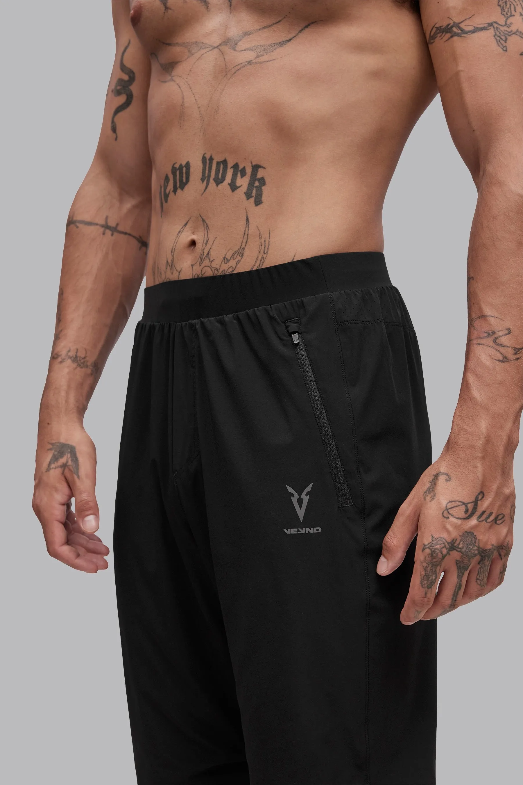 V_LYTE TAPERED JOGGERS - Black